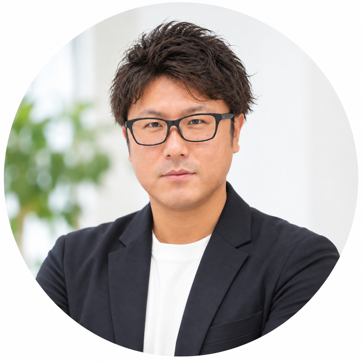 贄田講師の上半身の写真